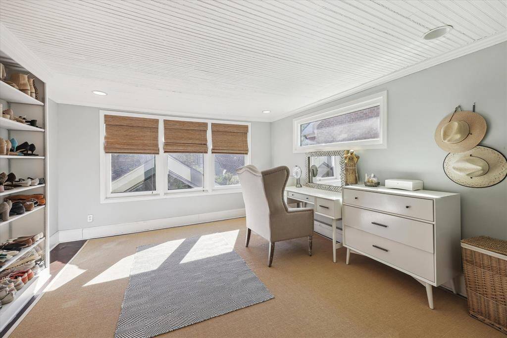 Dressing area/study connected to Primary Bedroom. So many possibilities with this space!