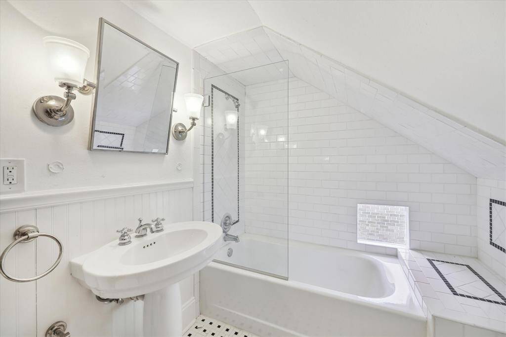 Updated bathroom full bathroom on 3rd floor.