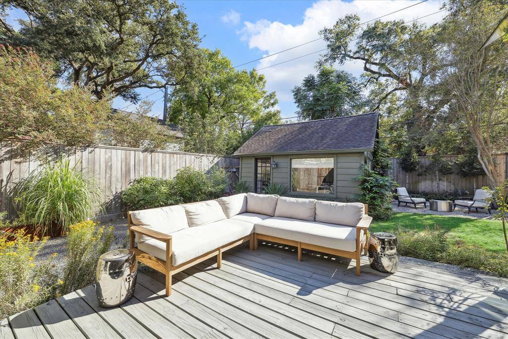 Outdoor sitting area in backyard with detached quarters/office in the background.