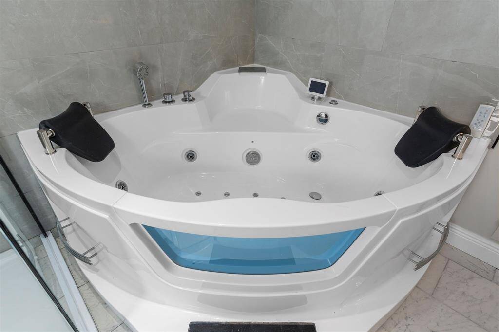 Primary Jacuzzi tub