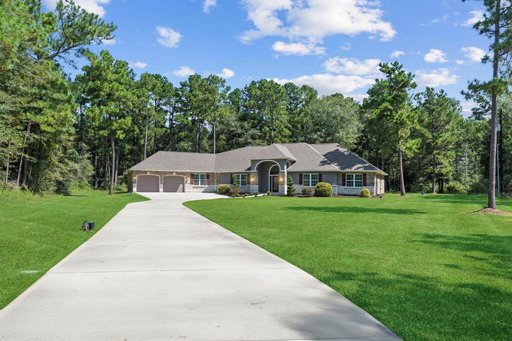 Welcome home to 17501 Julianne Dr. Beautiful exterior featuring 2 car garage, double wide driveway, and impeccable landscaping.
