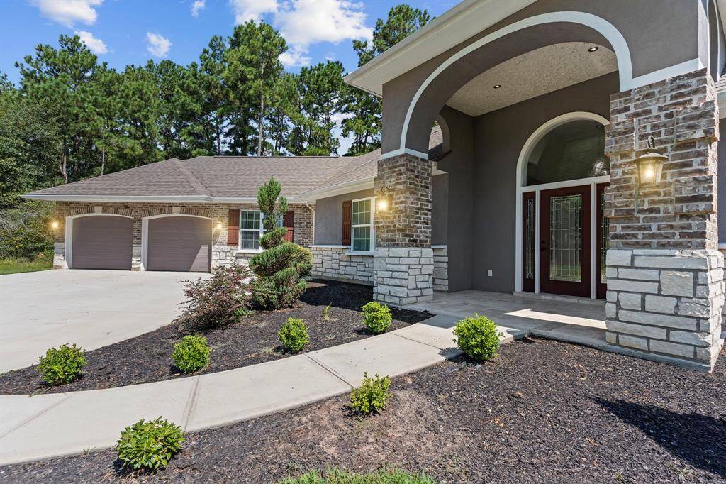 Welcome home to 17501 Julianne Dr. Beautiful exterior featuring 2 car garage, double wide driveway, and impeccable landscaping.