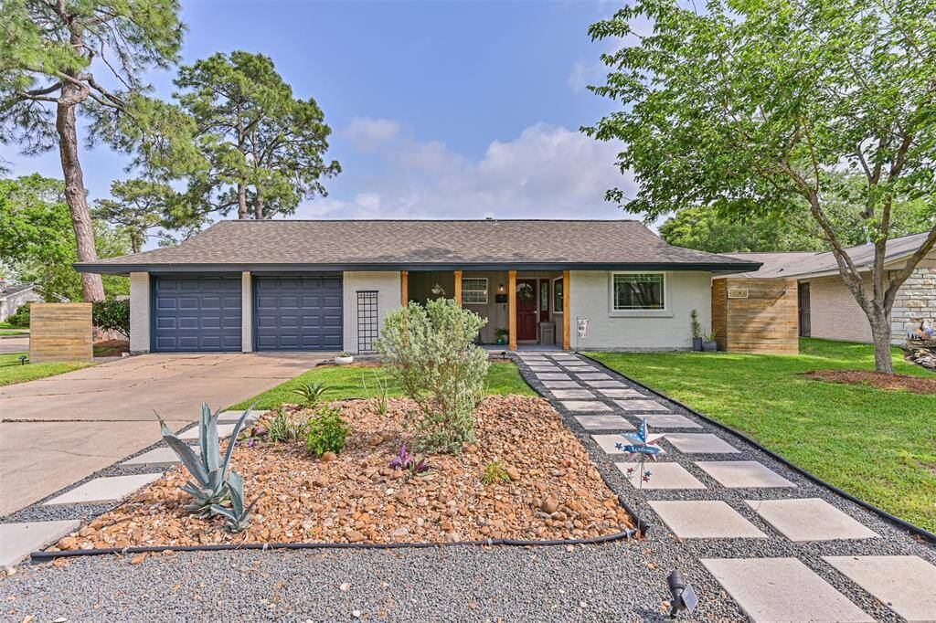 Welcome to 1903 Redway, Houston, Texas 77062