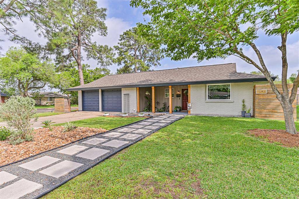 This home has been completely redesigned from head to toe, blending modern upgrades with thoughtful details to create a stylish, functional space ready for comfortable living.This home has been completely redesigned from head to toe, blending modern upgrades with thoughtful details to create a stylish, functional space ready for comfortable living.