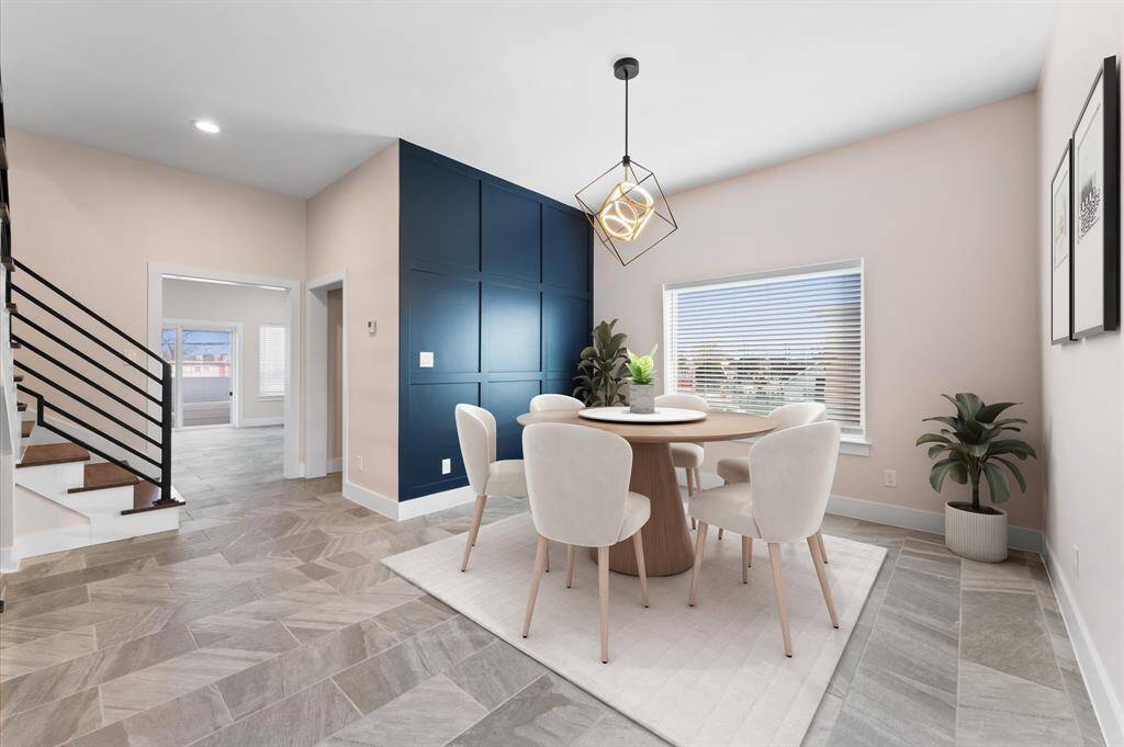 Dining room.