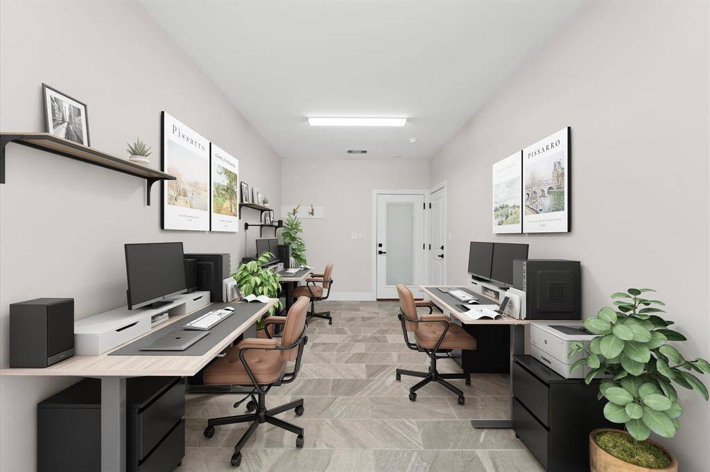 Flex room for office space!