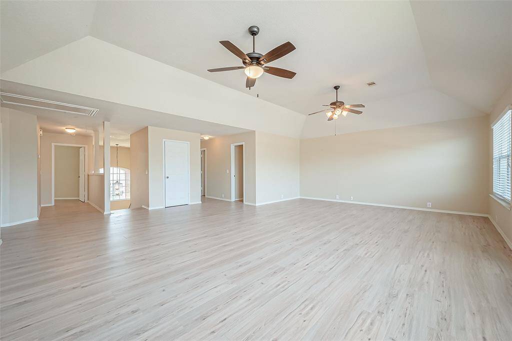 Huge gameroom on 2/F