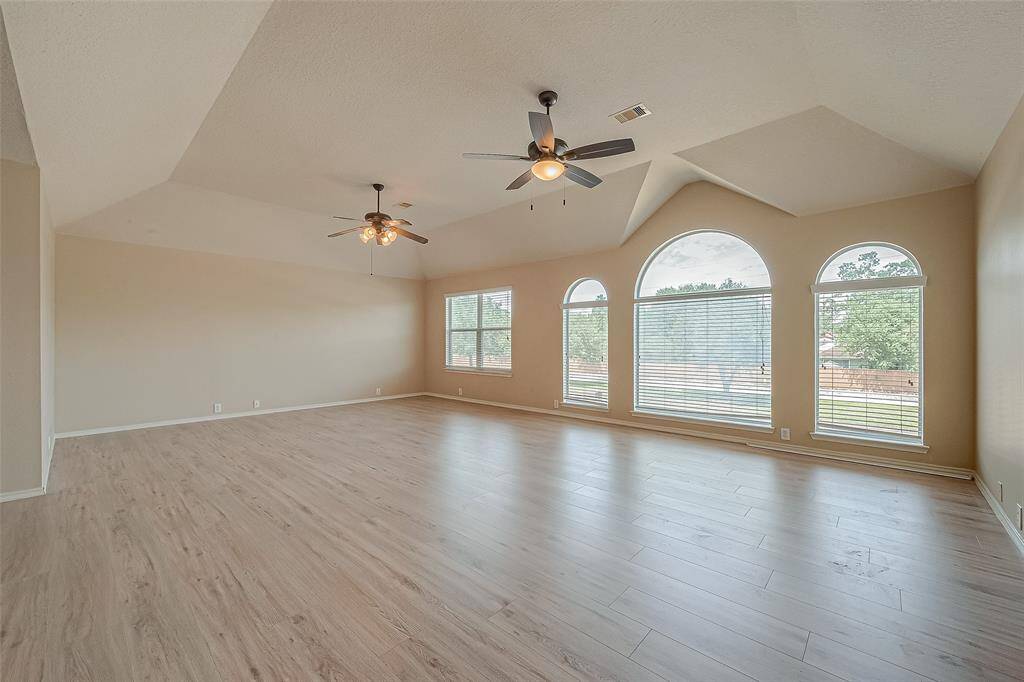 Huge gameroom on 2/F