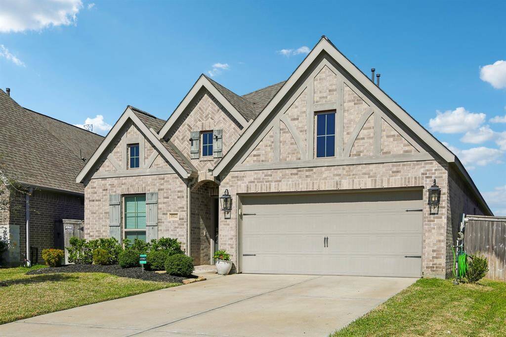 Welcome Home to 19822 Blue Roan Dr!