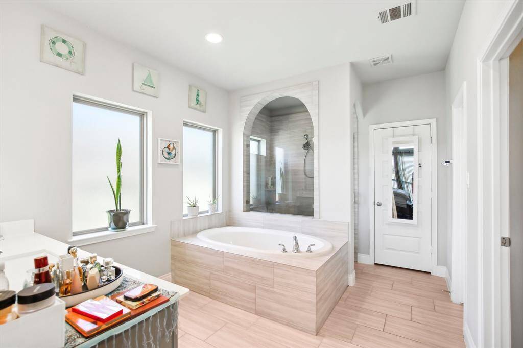 Another view of the master bath.