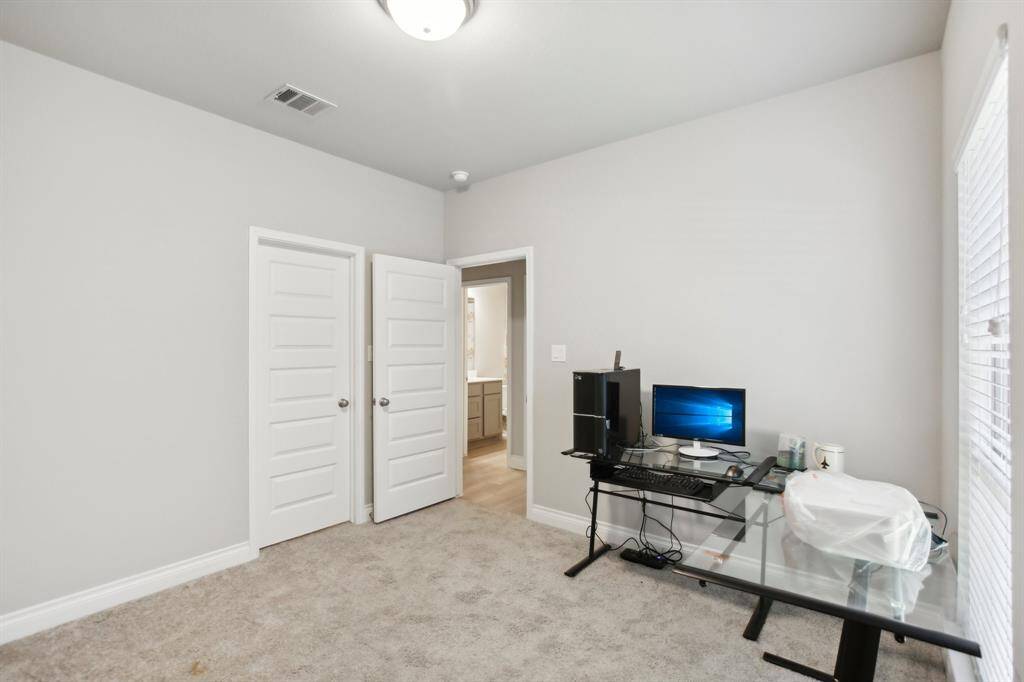 Third bedroom opens to secondarybath.