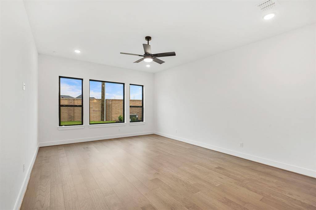 REPRESENTATIVE PHOTO: Colors and options vary. Confirm options and selections with onsite Community Sales Manager.