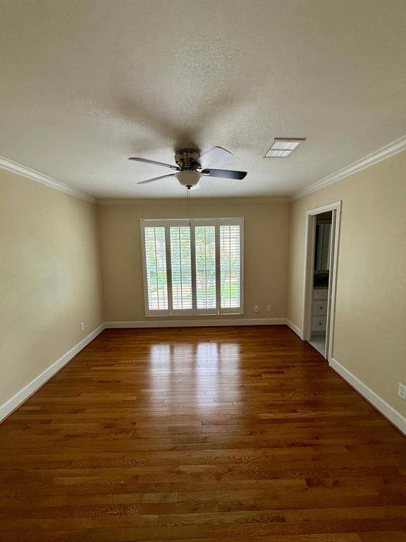 Spare Bedroom-Upstairs
