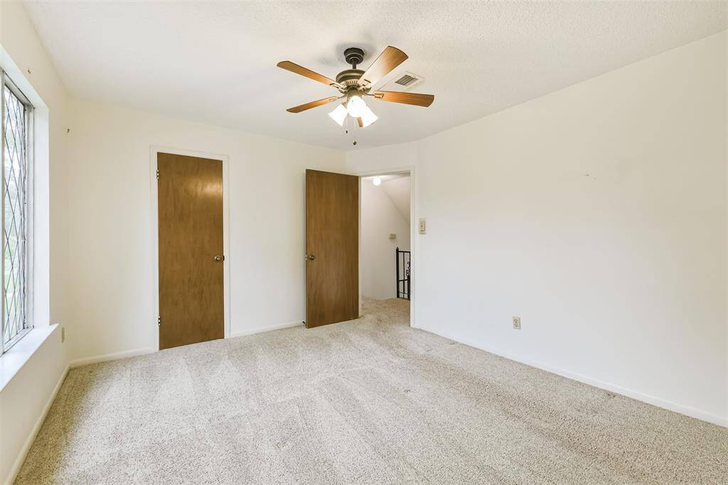Ceiling fans in all upstairs bedrooms.
