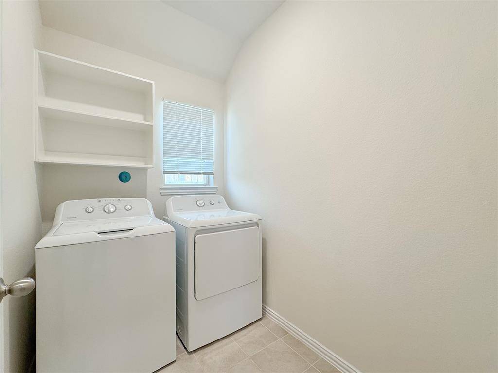 washer and dryer provided