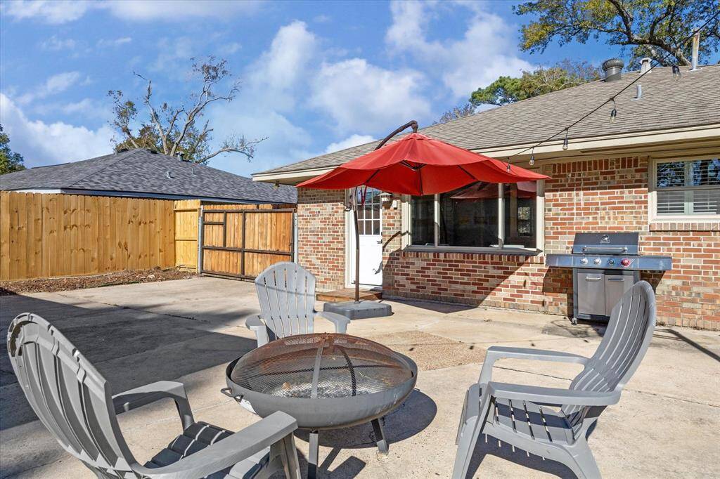 The outdoor atmosphere is fantastic, with a large back patio, space for grilling, and an in ground basketball hoop. This space is perfect for a get- together, barbecuing with friends, or quiet evenings around the fire pit.