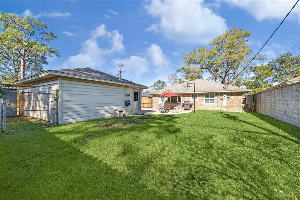 The backyard boasts ample grassy backyard space for kids and furry friends, or a garden if you choose!
