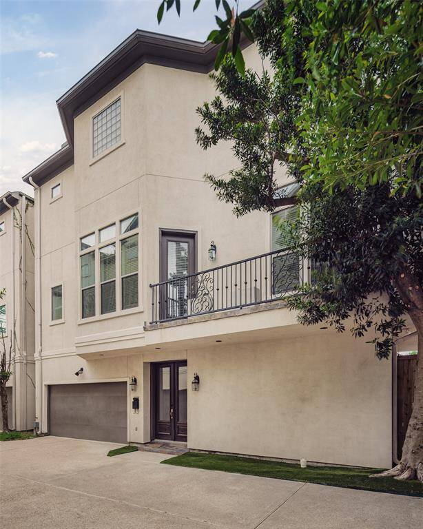 End unit for this small group of homes.