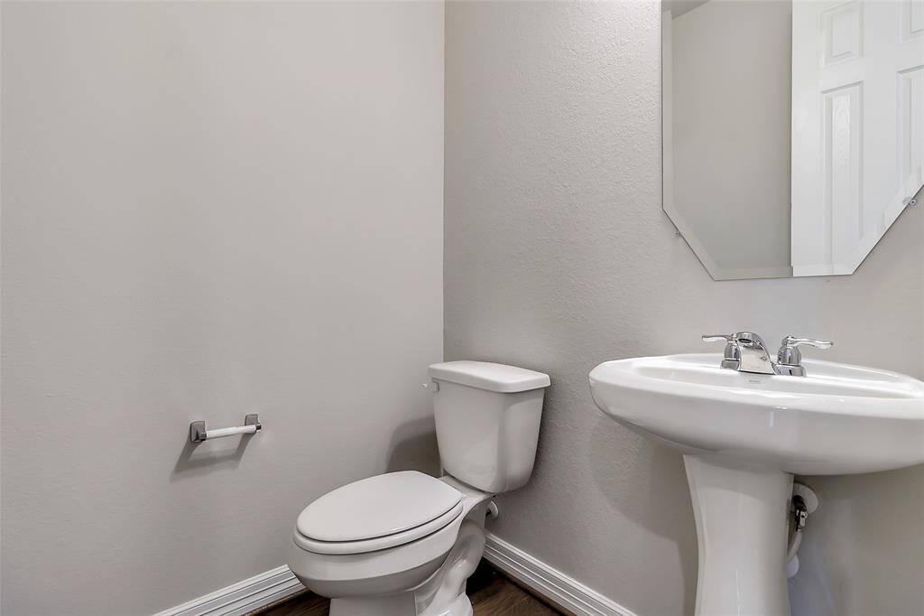 Note: Sample product photo. Actual exterior and interior selections may vary by homesite.