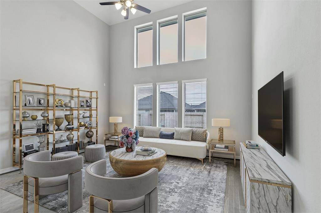 Note: Sample product photo. Actual exterior and interior selections may vary by homesite.