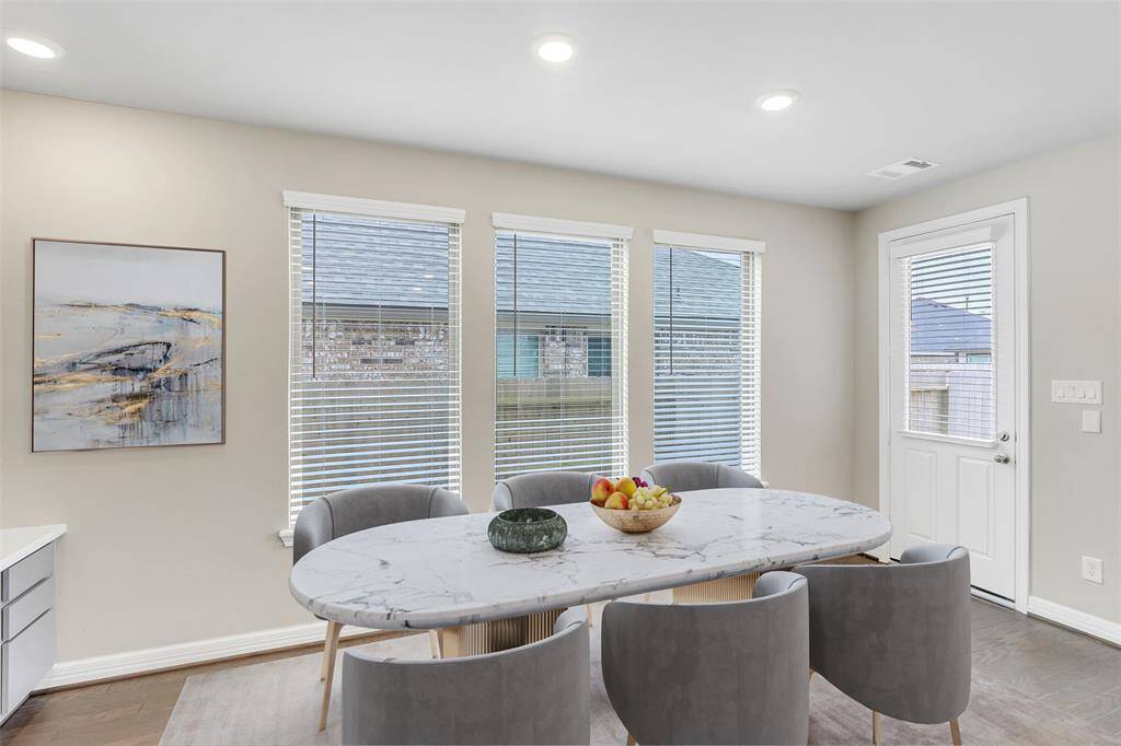 Note: Sample product photo. Actual exterior and interior selections may vary by homesite.