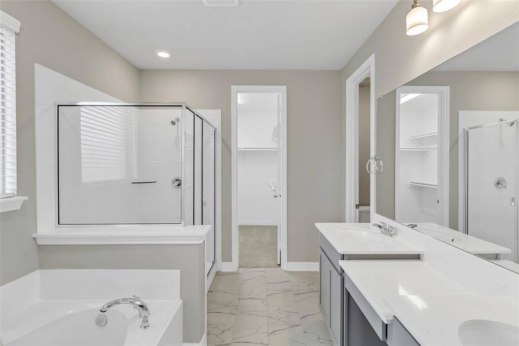 Note: Sample product photo. Actual exterior and interior selections may vary by homesite.