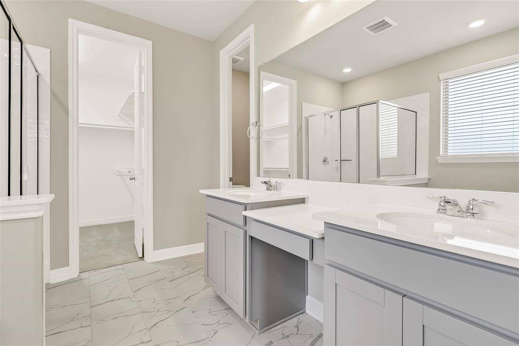Note: Sample product photo. Actual exterior and interior selections may vary by homesite.