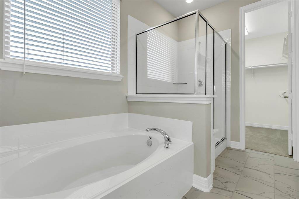 Note: Sample product photo. Actual exterior and interior selections may vary by homesite.