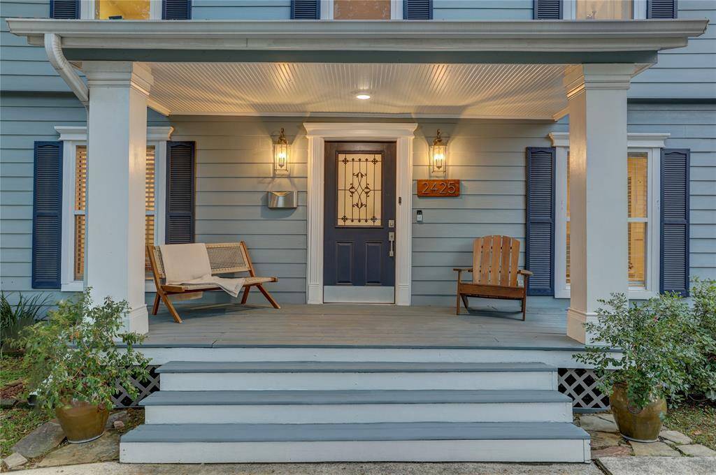 Entry porch with seating & warm lighting.