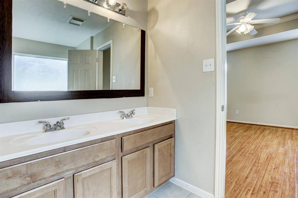 Secondary bathroom with two vanities, spacious and private.