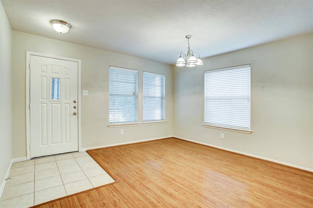 Living dining room without staging