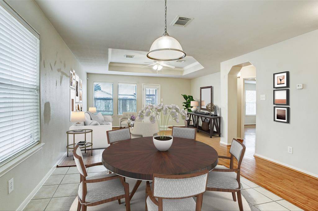 Admire the home's tastefully designed breakfast area. This area has a panoramic view over the living room and the backyard.