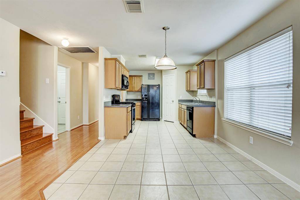 Gourmet Kitchen, overlooks family room. The photo does not show the new Refrigerator.