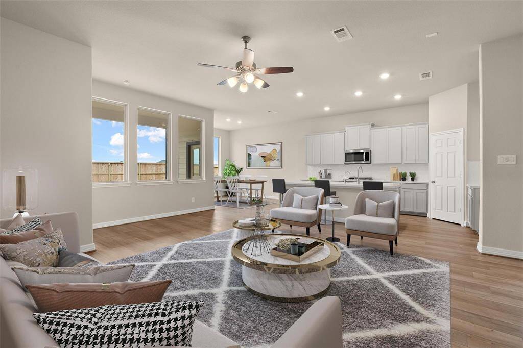 Note: Sample product photo. Actual exterior and interior selections may vary by homesite.