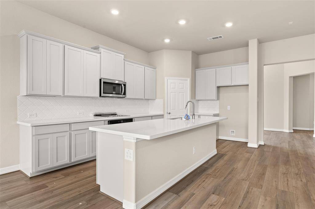 Note: Sample product photo. Actual exterior and interior selections may vary by homesite.