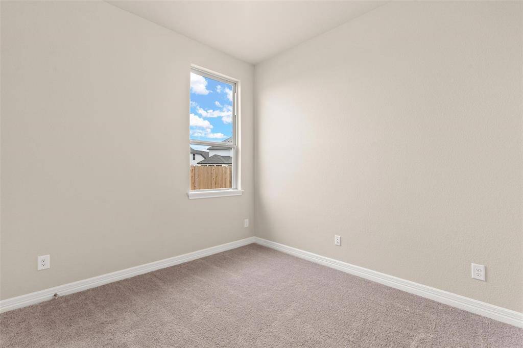 Note: Sample product photo. Actual exterior and interior selections may vary by homesite.