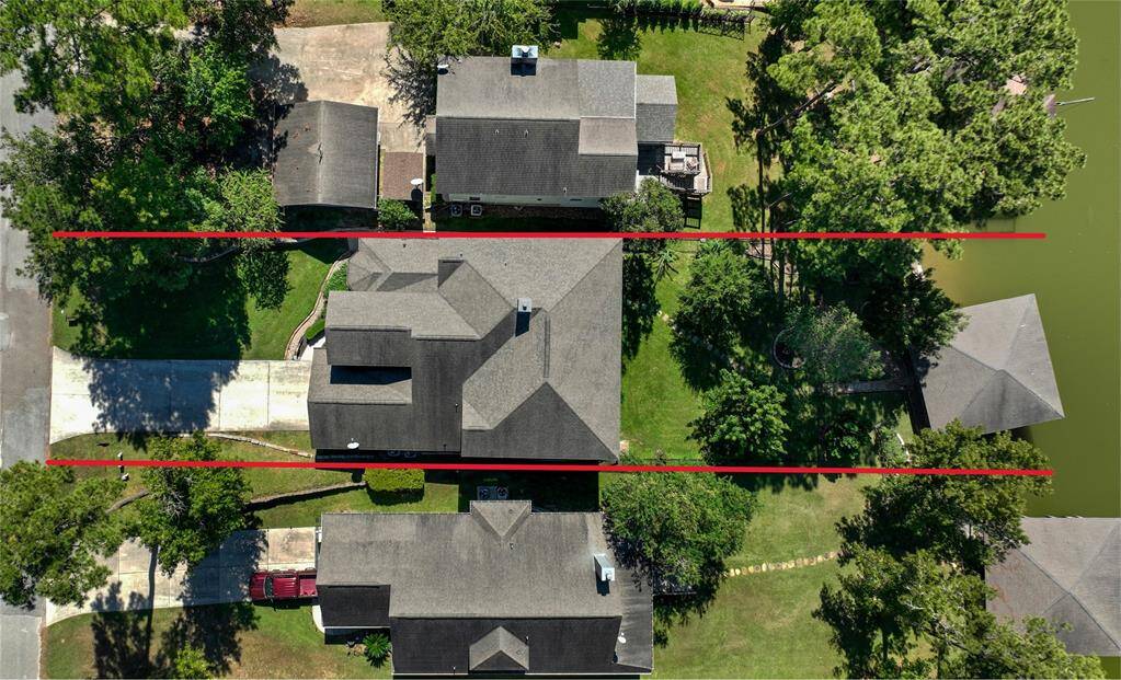 Explore this spacious property with clearly marked boundaries, offering a perfect blend of comfort and privacy.