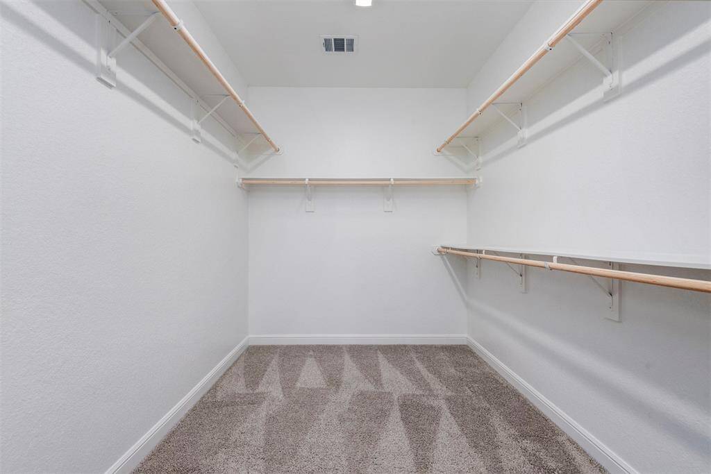 Primary bedrooms closet