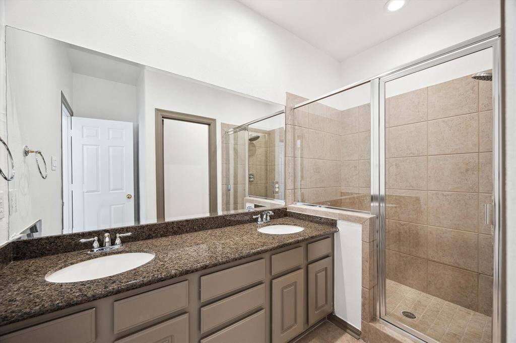 Secondary Ensuite Bathroom