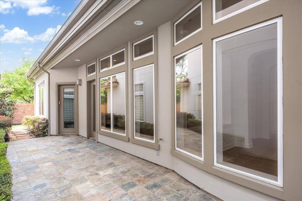 Side Courtyard