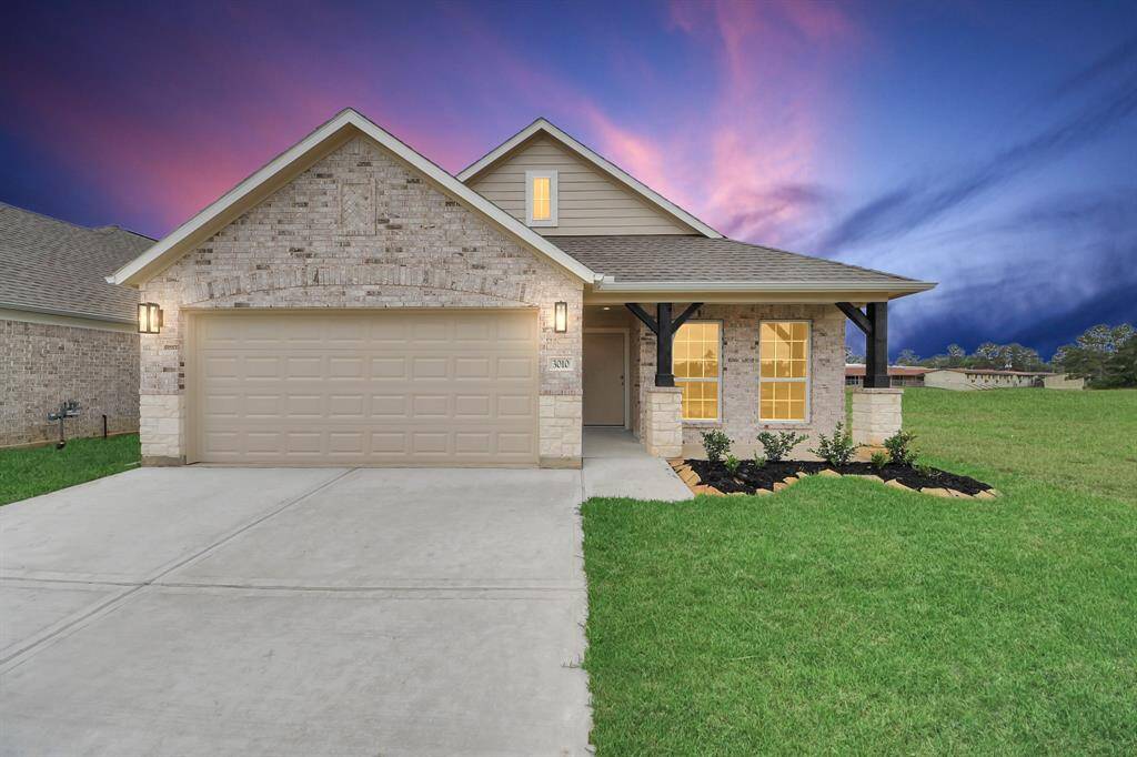 Welcome home to 3010 Bury Park Dr located in Creekwood Crossing and zoned to Spring ISD.
