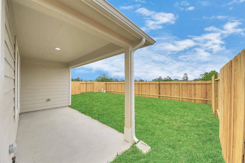 Come and see this spacious backyard with its beautiful covered patio. There is plenty of room for the kids to play and adults to relax. Perfect for your outdoor living space, patio furniture, bbq pit, and so much more. The possibilities are endless!