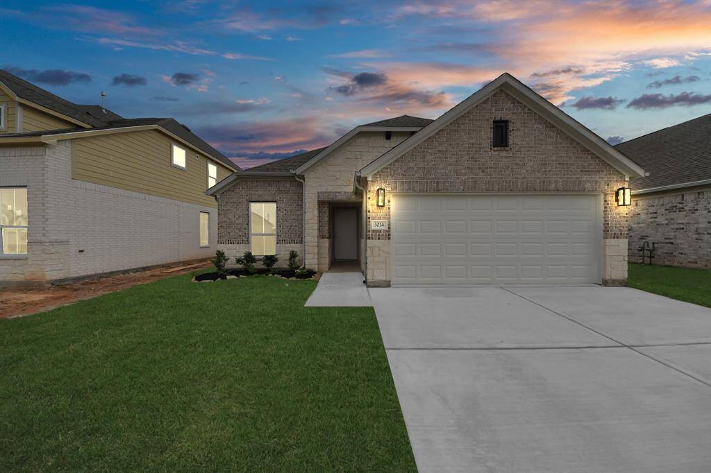 Welcome to 3014 Bury Park Drive located in Creekwood Crossing and zoned to Spring ISD.