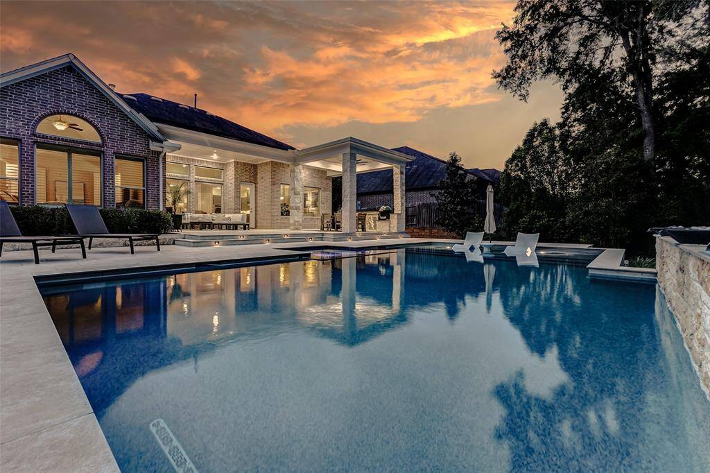 The expansive pool offers plentyof space for swimming, lounging,and enjoying aquatic activitieswith family and friends.