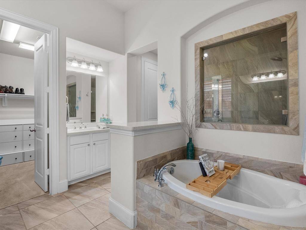 Perfect for a warm bubble bath! Ensuite, tub, second vanity, and closet space.