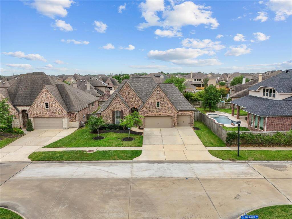 Zoomed out further, you can appreciate the size of the property in the heart of the neighborhood.