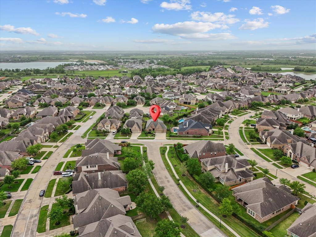 3110 Red Agave Lane is located in a quiet neighborhood, quick and easy access to 288, and the Alvin school district.