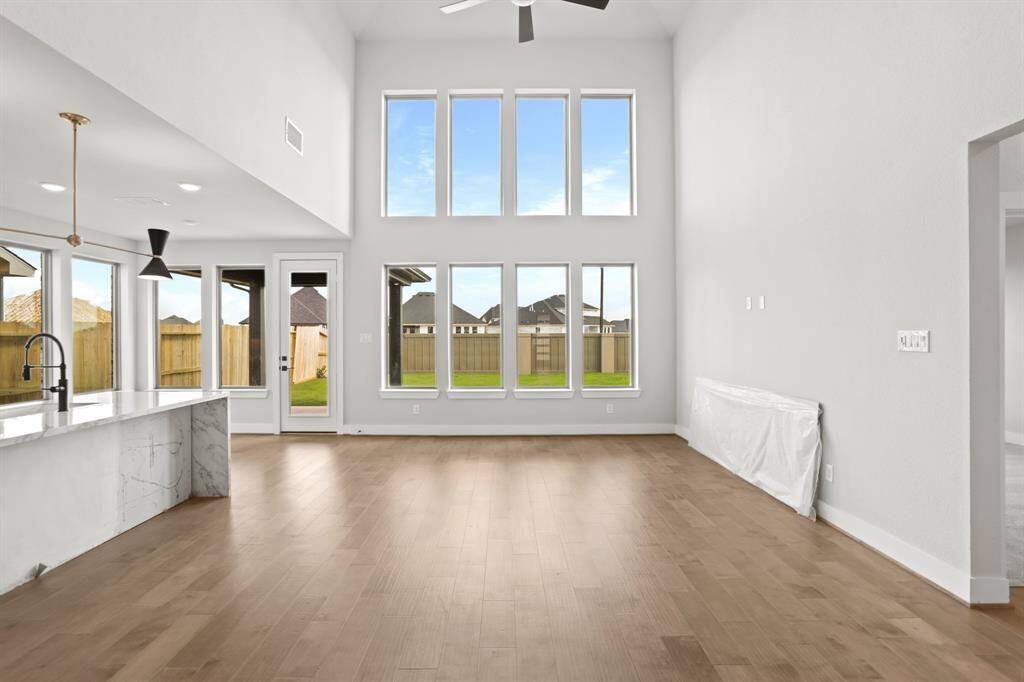*REPRESENTATION PHOTO* Elegant Open Formal With Modern Lighting