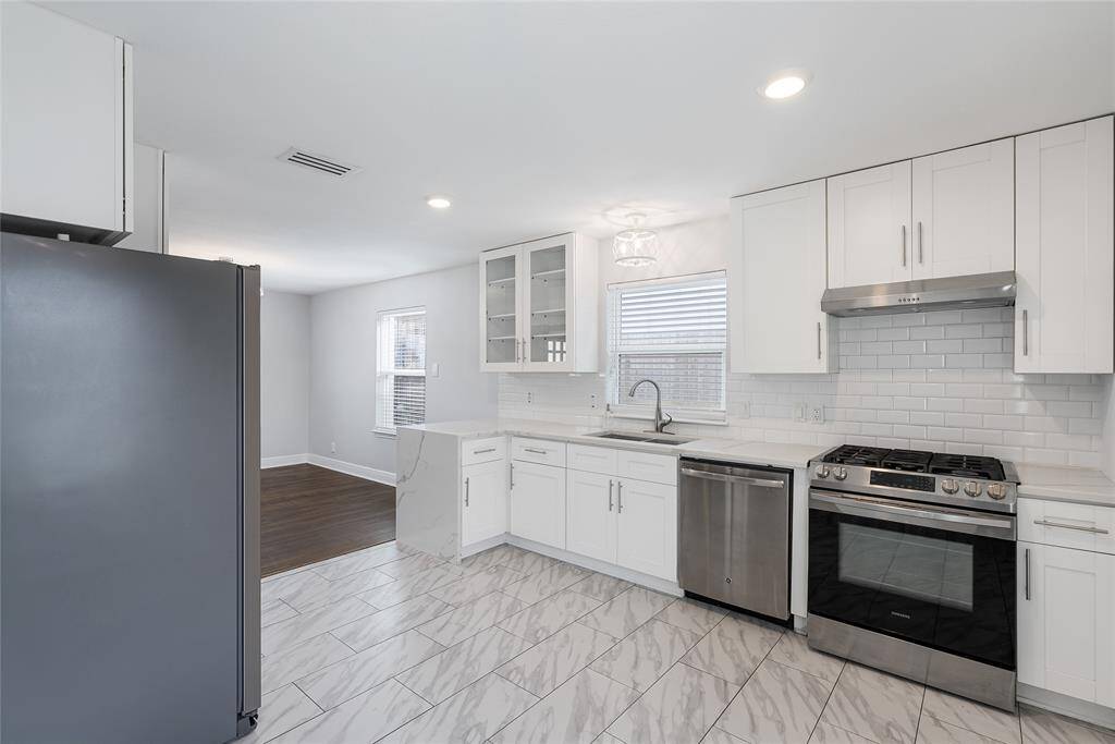 The chef of the home will love the stainless steel appliances and abundance of storage space!