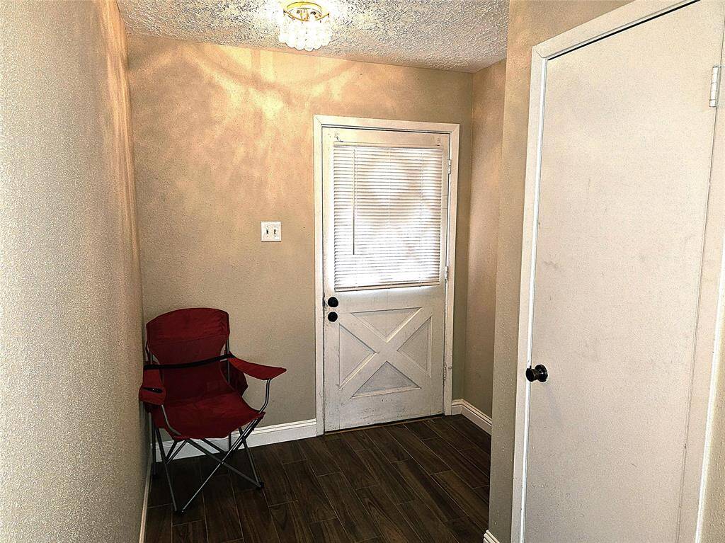 Cozy front entrance with stylish flooring and a welcoming atmosphere.